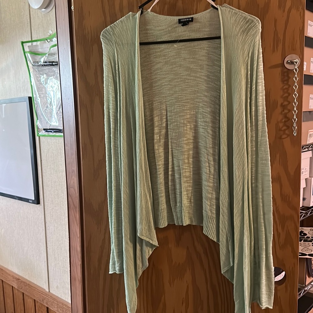 TORRID MINT GREEN SHEER FLOWY CARDIGAN: NEW WITHOUT TAGS: SIZE 00 (M)